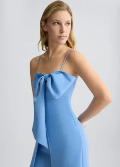 Tuta elegante con fiocco