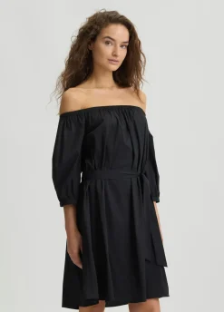 Vestito corto con spalle scoperte