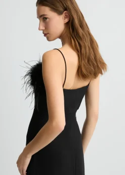Vestito elegante con piume