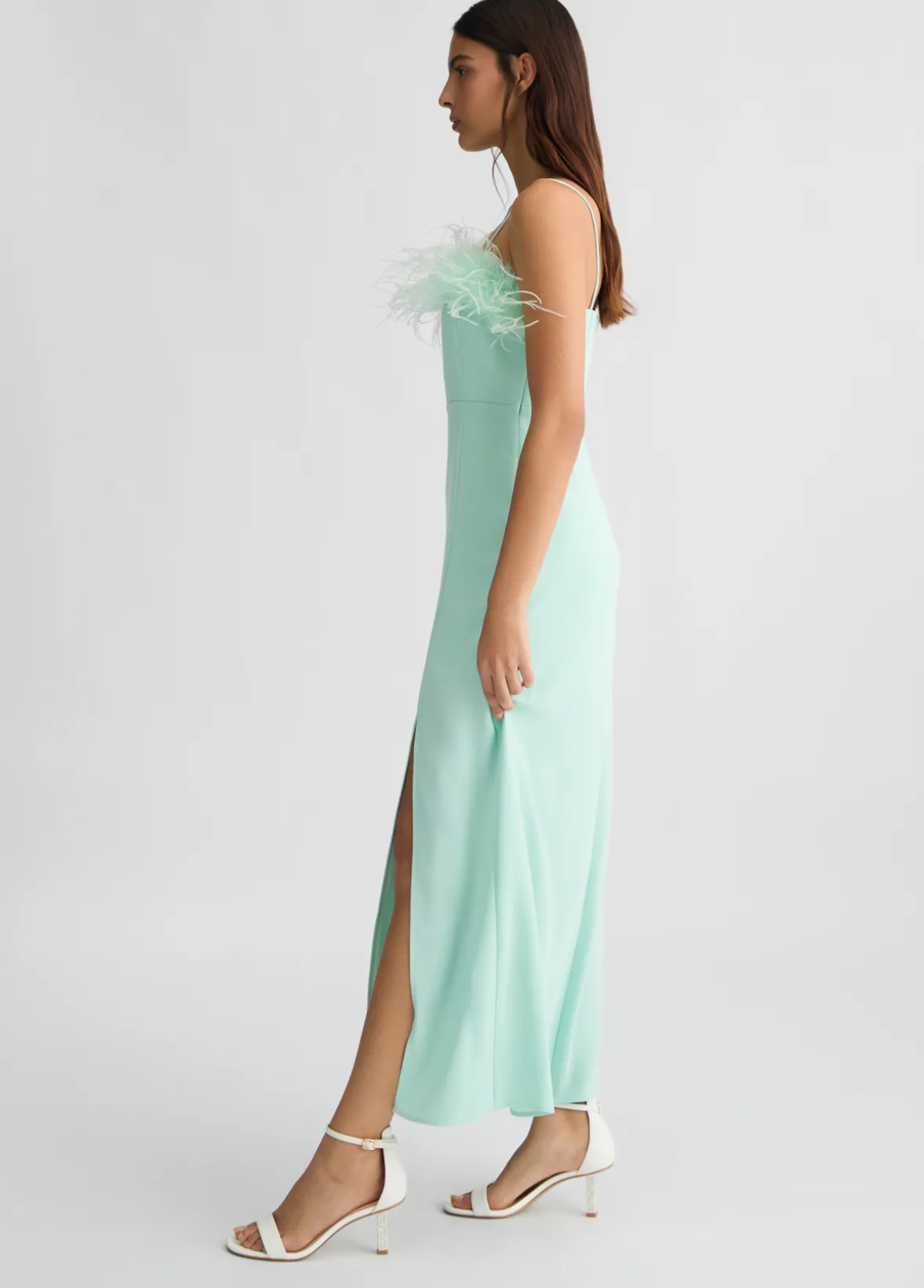 Vestito elegante con piume
